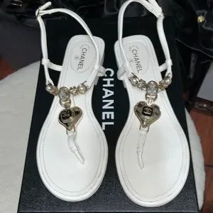 CHANEL ミュール 36 ホワイト Chanel White Quilted Turn Lock Sandals Size 36.5 IT | eBay